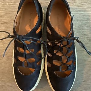 Lace up cut out sporty sneaker